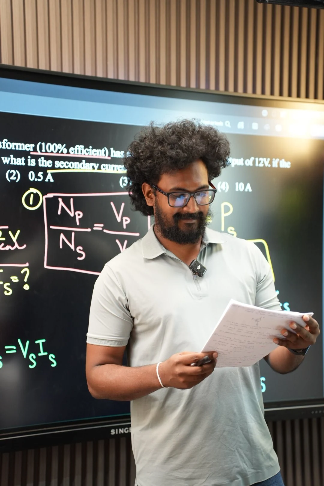 Sahan I Herath teaching a science lesson